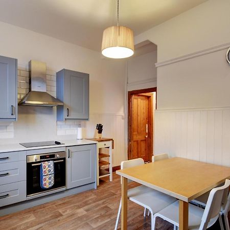 Spacious Victorian Townhouse Near Hcc With Off Street Parking Харогейт Екстериор снимка