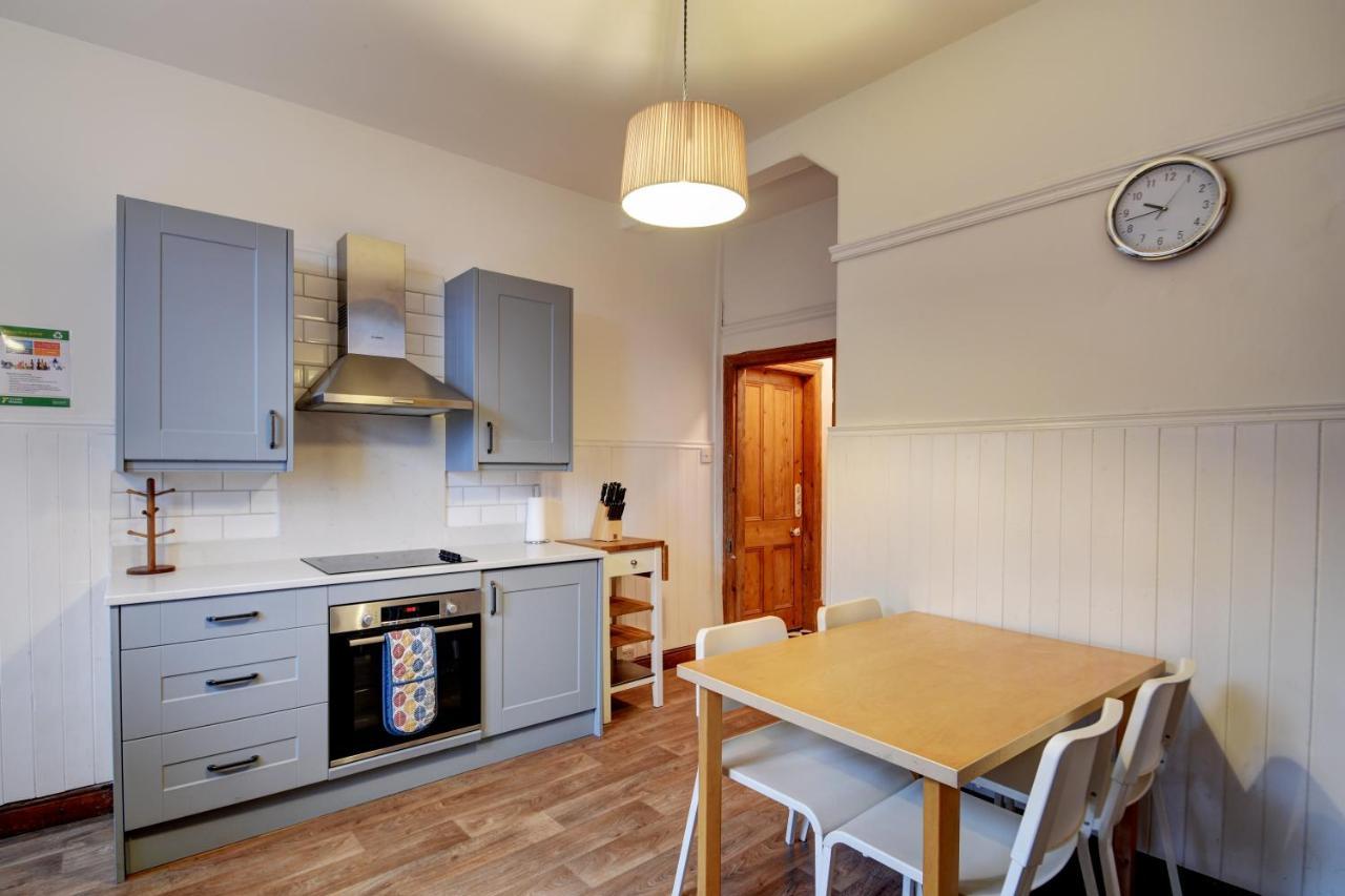 Spacious Victorian Townhouse Near Hcc With Off Street Parking Харогейт Екстериор снимка