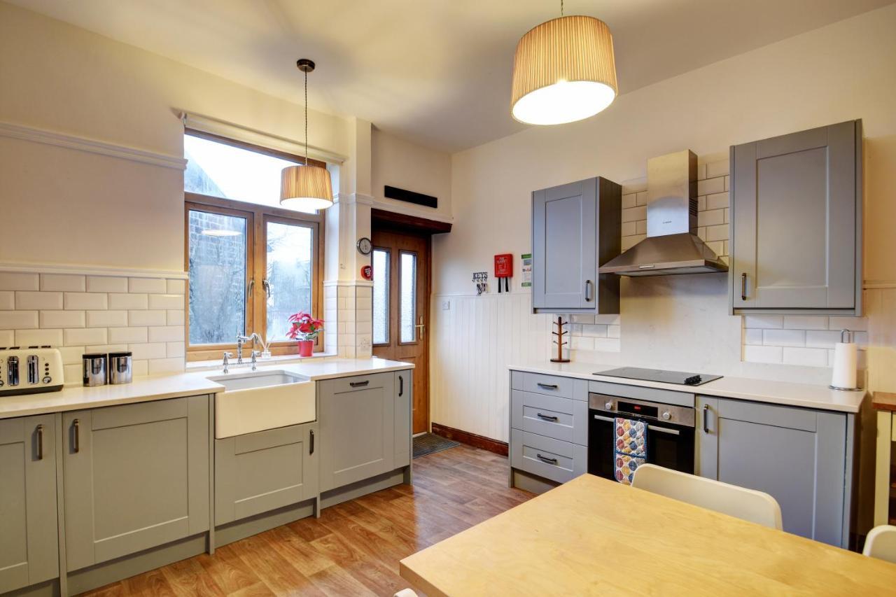 Spacious Victorian Townhouse Near Hcc With Off Street Parking Харогейт Екстериор снимка