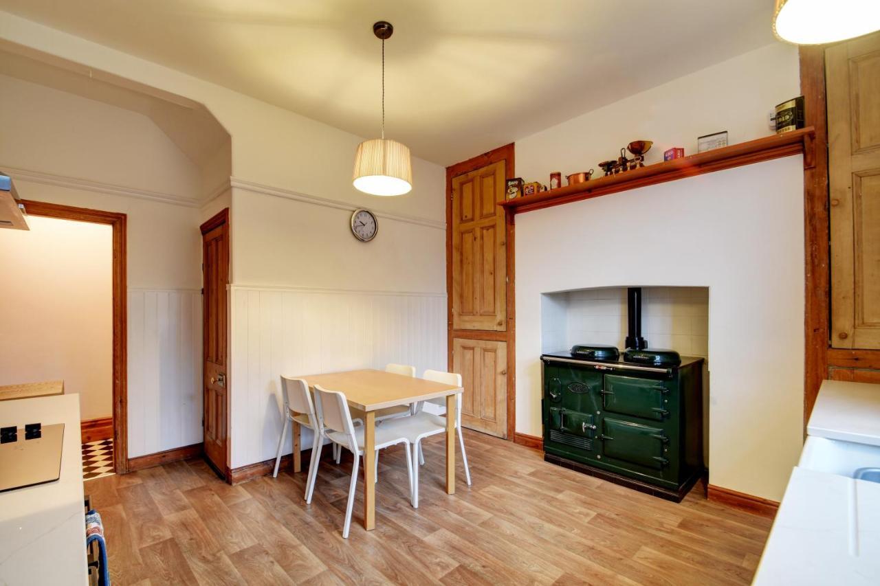 Spacious Victorian Townhouse Near Hcc With Off Street Parking Харогейт Екстериор снимка