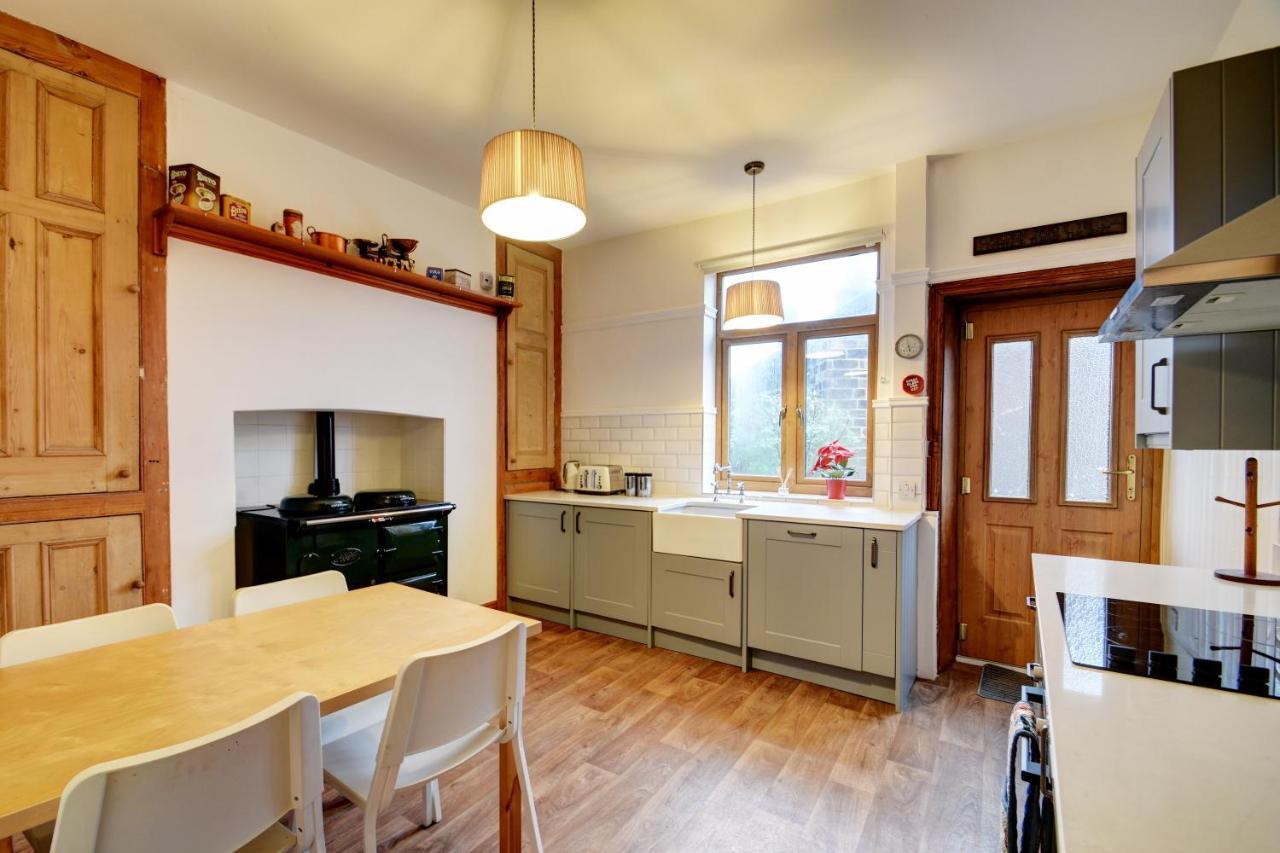 Spacious Victorian Townhouse Near Hcc With Off Street Parking Харогейт Екстериор снимка