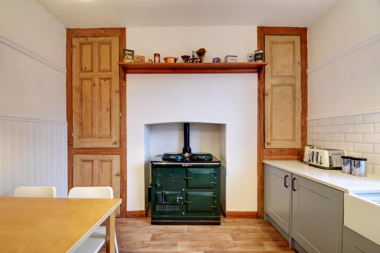 Spacious Victorian Townhouse Near Hcc With Off Street Parking Харогейт Екстериор снимка