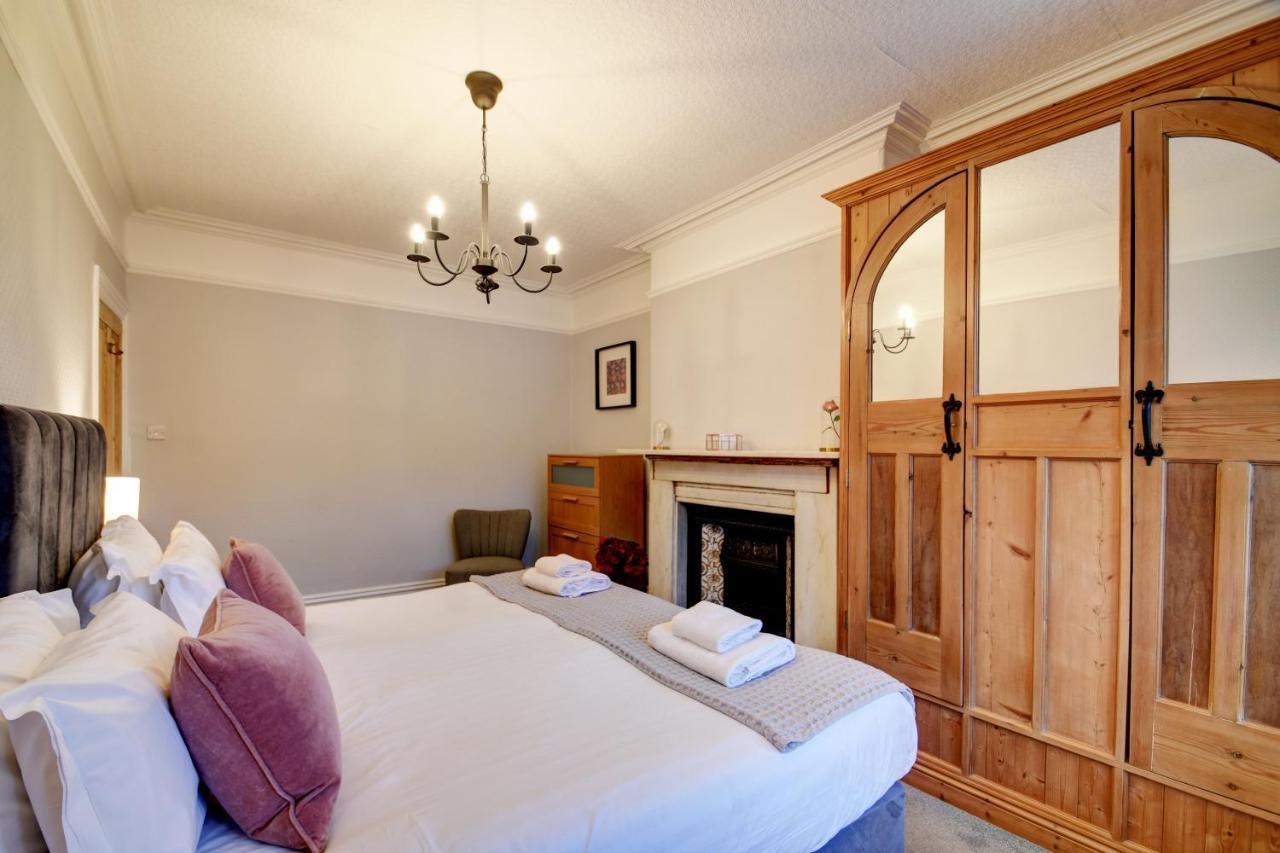 Spacious Victorian Townhouse Near Hcc With Off Street Parking Харогейт Екстериор снимка