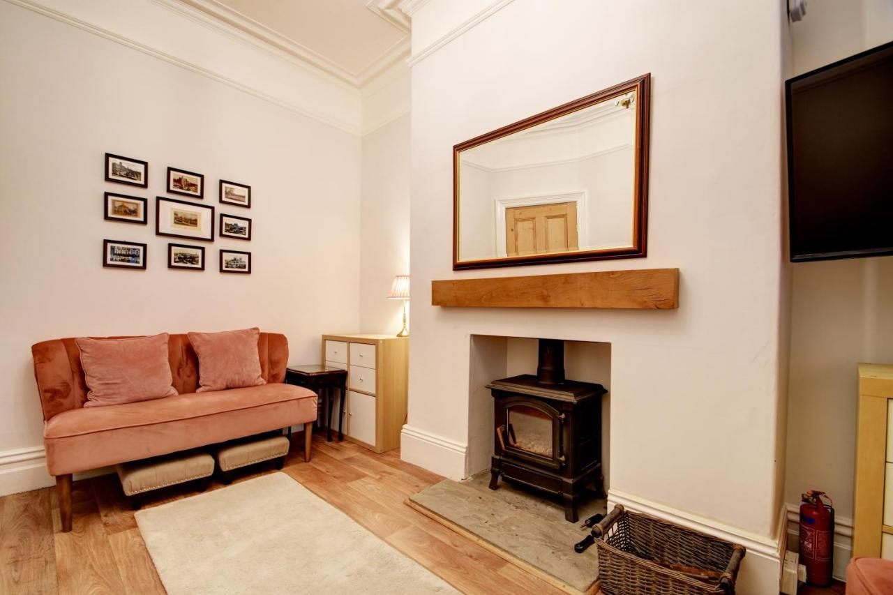 Spacious Victorian Townhouse Near Hcc With Off Street Parking Харогейт Екстериор снимка