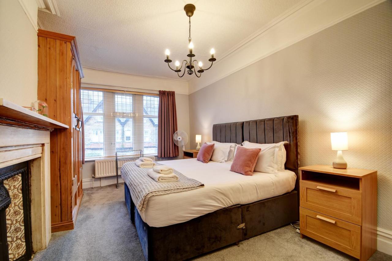 Spacious Victorian Townhouse Near Hcc With Off Street Parking Харогейт Екстериор снимка